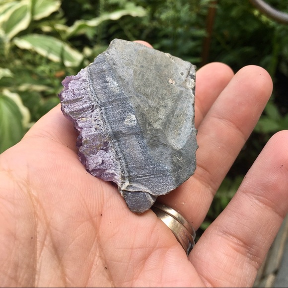 Amethyst raw Geode specimen display decor - Picture 6 of 6